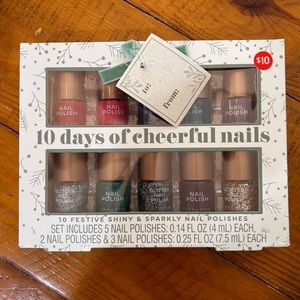 NWT Nail Polish Gift Set
